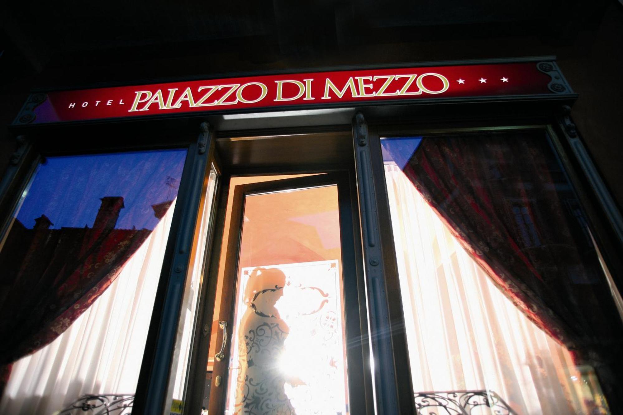 Hotel Palazzo Di Mezzo 3*